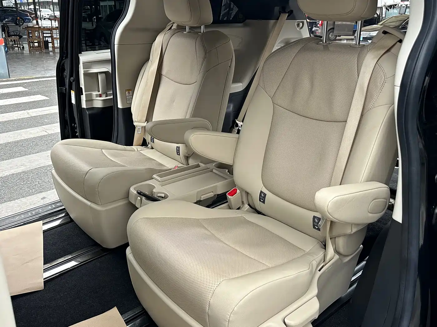 Toyota Sienna 2021 2.5L Hybrid Luxury Edition фото 9