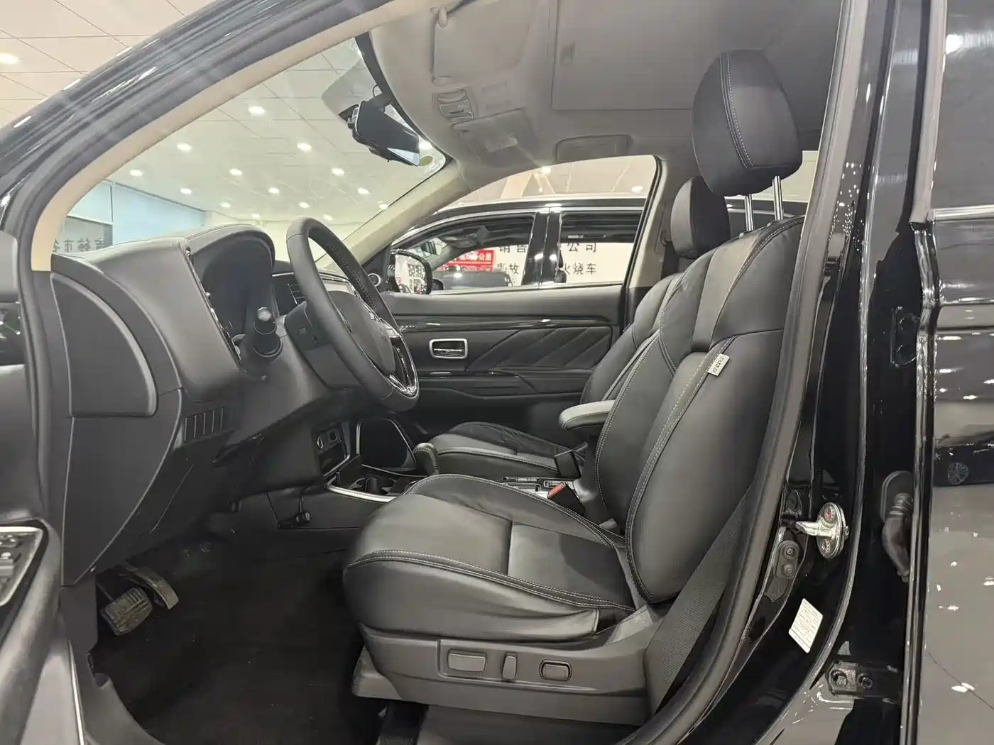 Mitsubishi Outlander 2021 2020 2.0L 2WD Premium 5-seater
