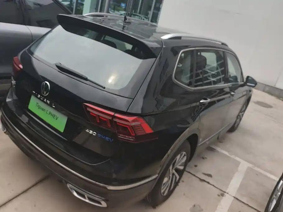 2025 Volkswagen Tiguan L PHEV