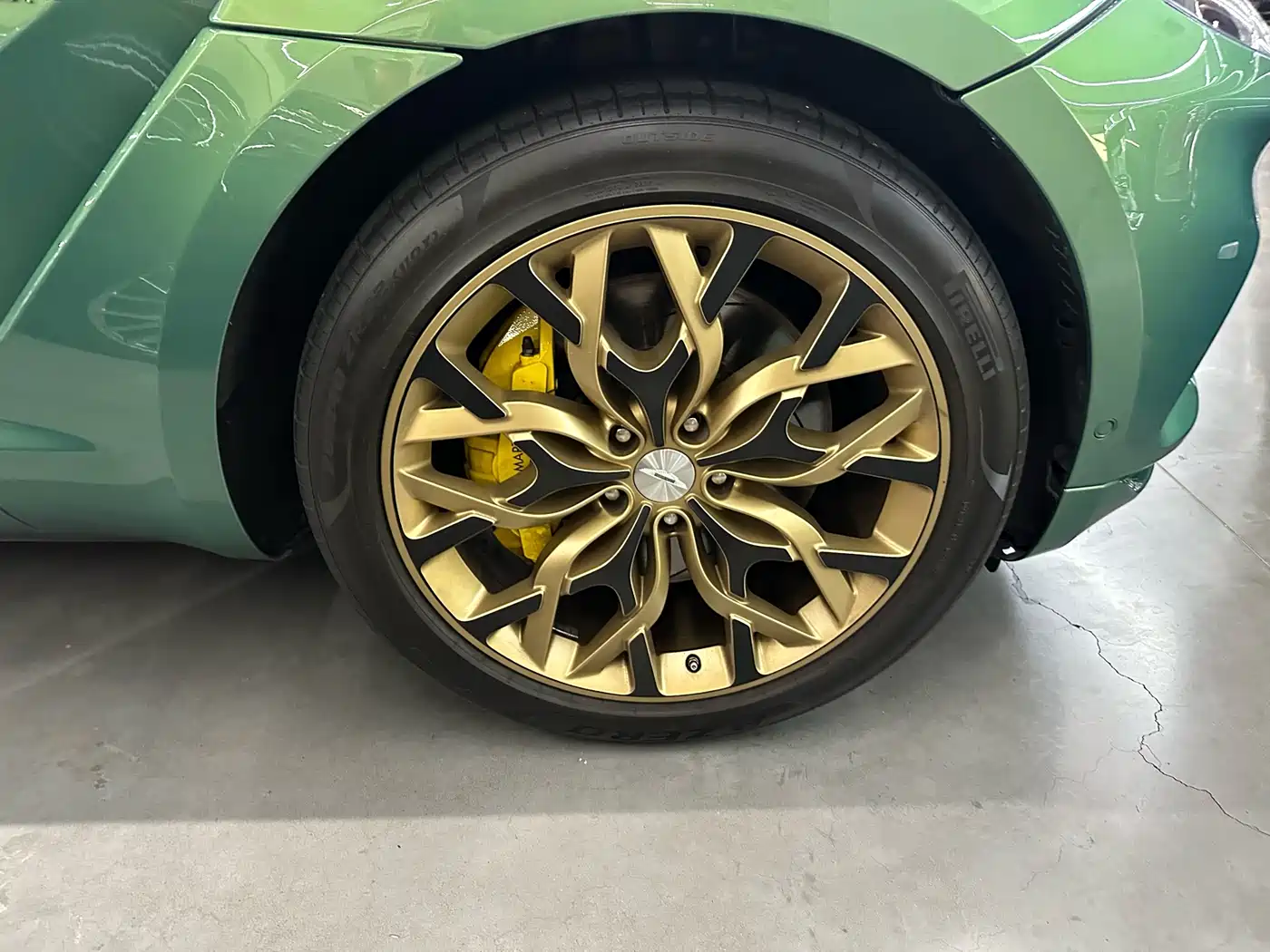 Aston Martin DBX 2023 2023 3.0T STRAIGHT-SIX