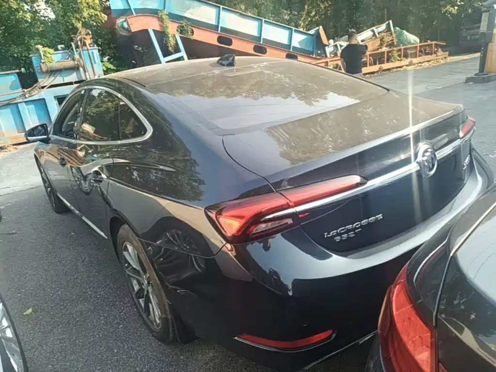 Photo 5 - Buick LaCrosse