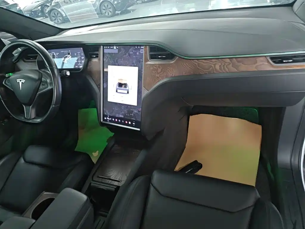 Фото 10 - Tesla Model X