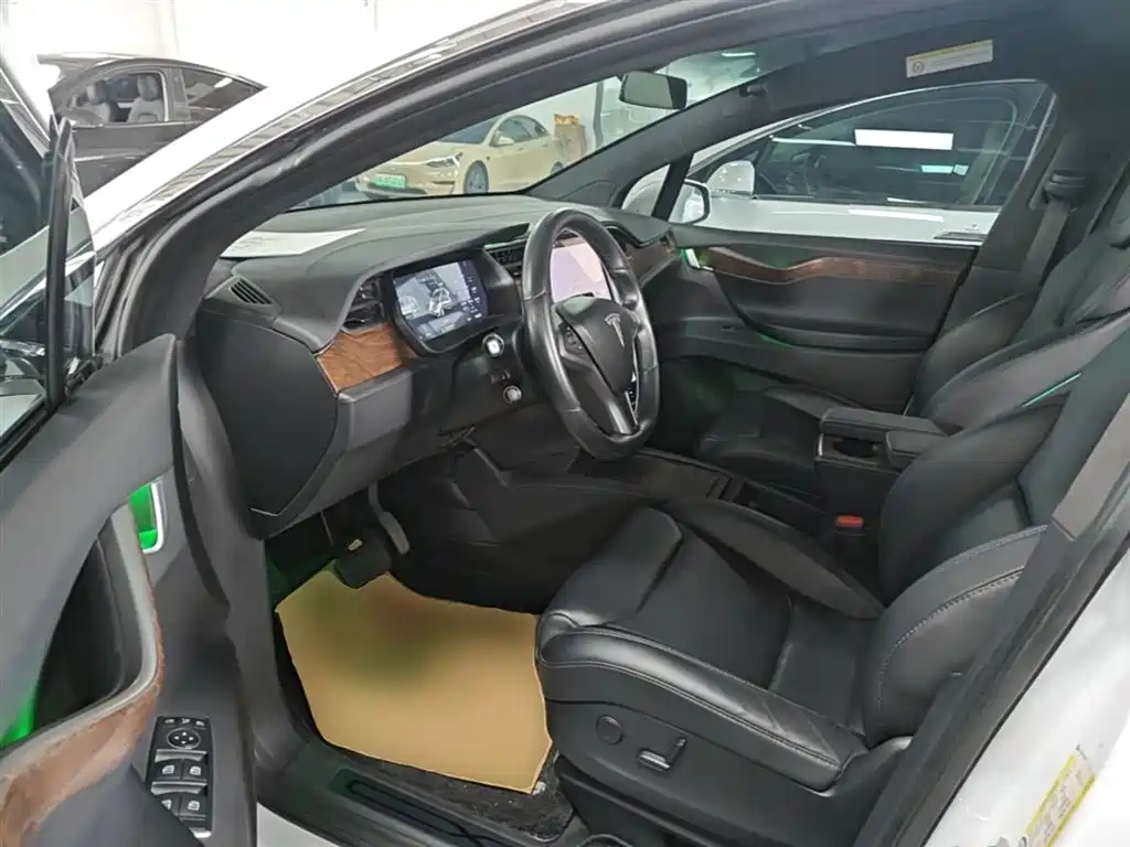 Фото 15 - Tesla Model X