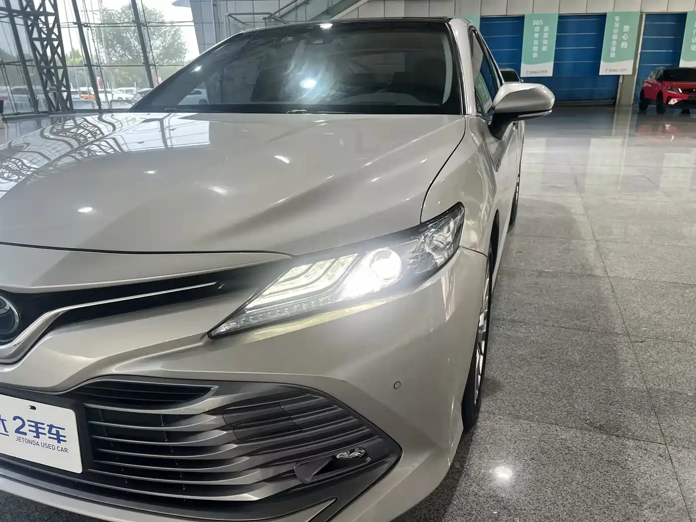 Фото 13 - Toyota Camry