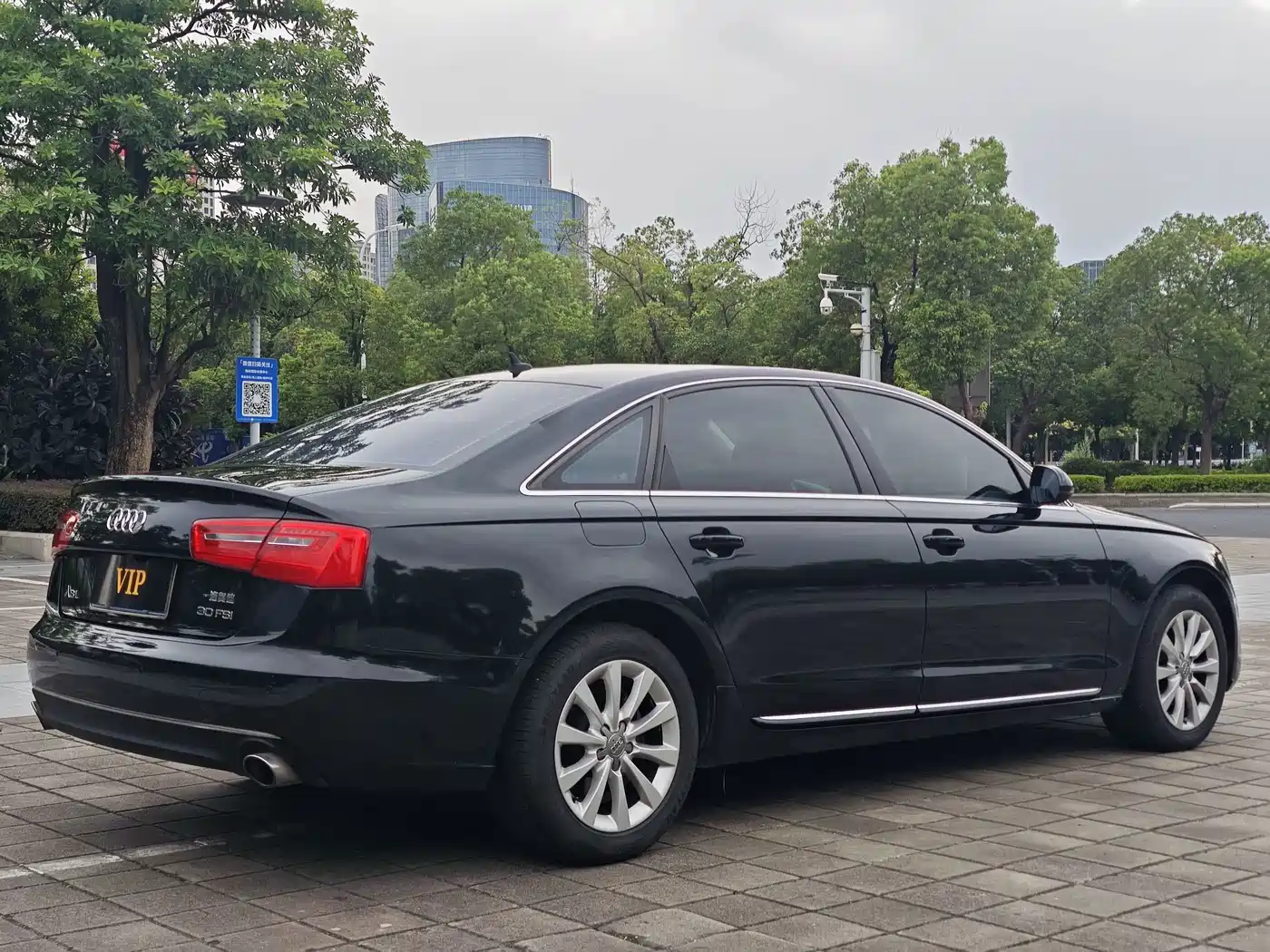 Фото 4 - Audi A6L