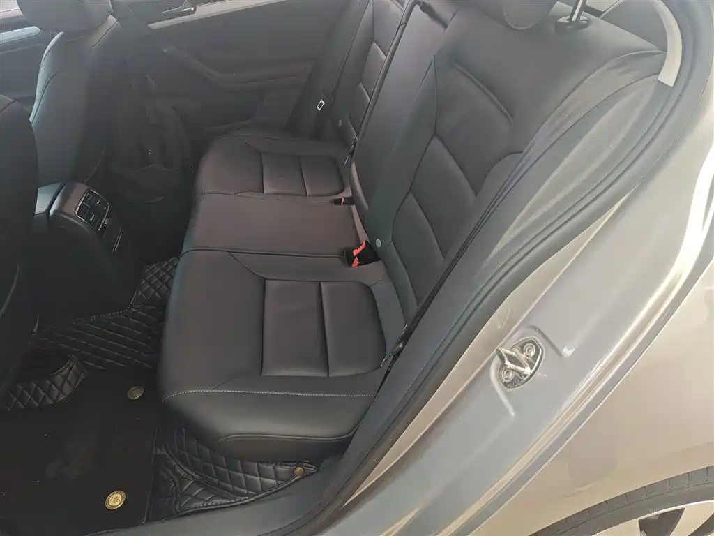 Volkswagen Sagitar 2018 1.6L Automatic Comfort фото 12