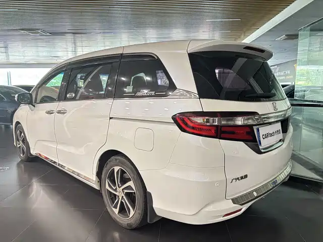 Honda Odyssey 2017 2.4L Luxury Edition — фото 4