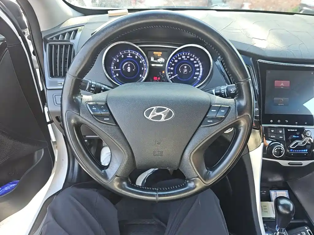 Фото 11 - Hyundai Sonata
