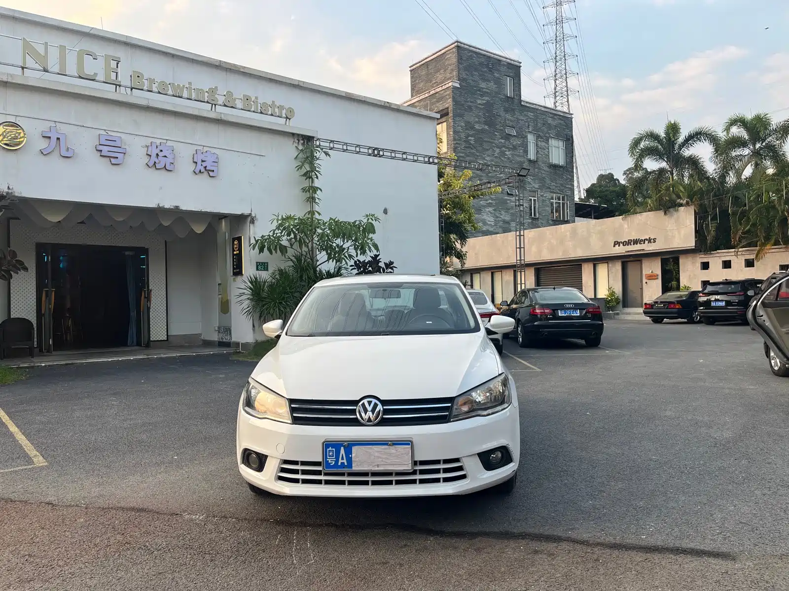 Photo 2 - Volkswagen Jetta