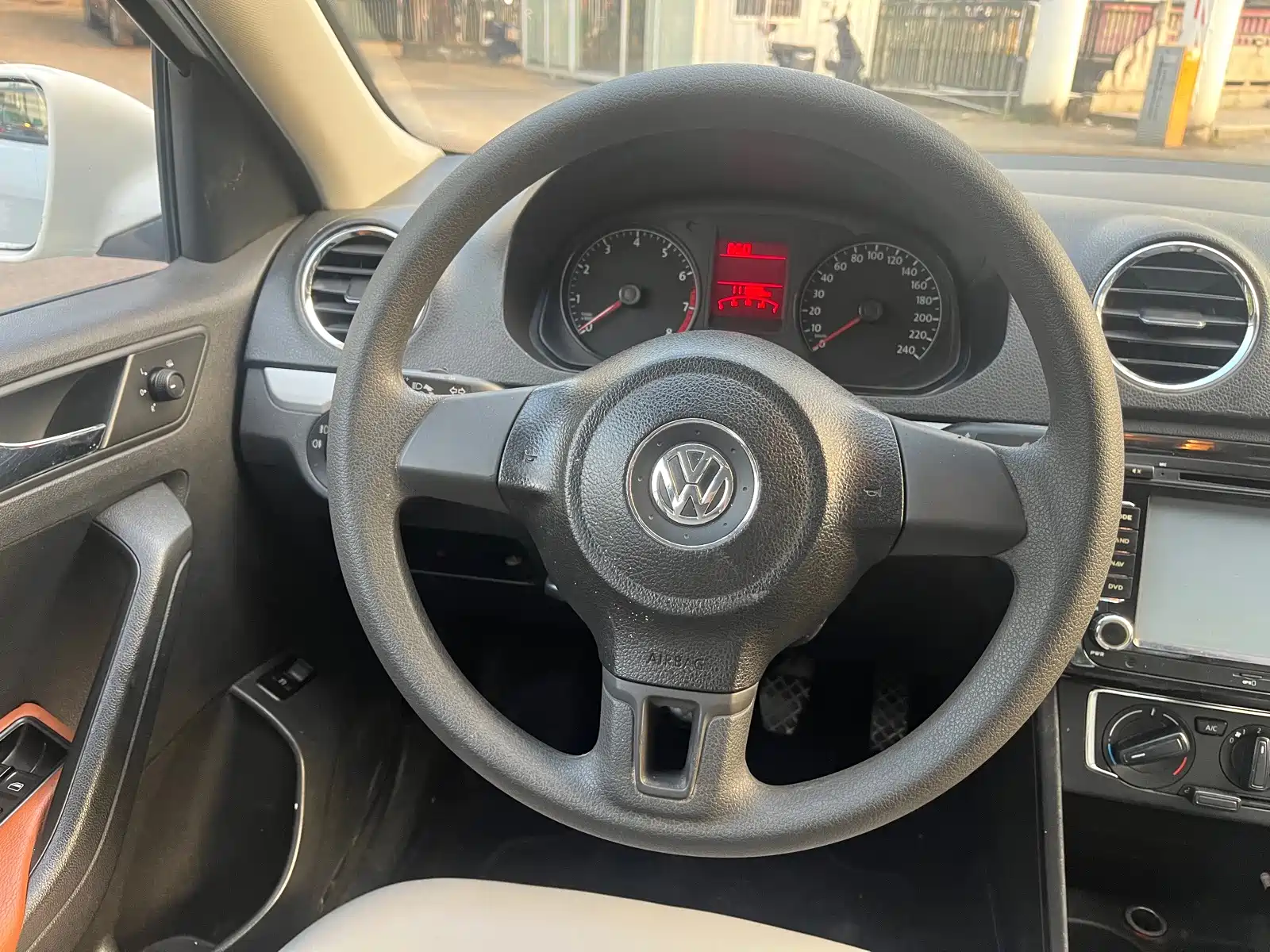 Photo 14 - Volkswagen Jetta