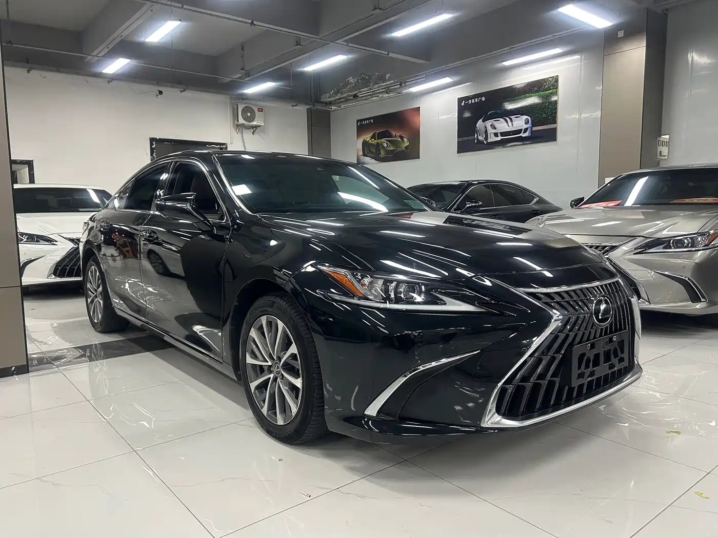 Фото 3 - Lexus ES
