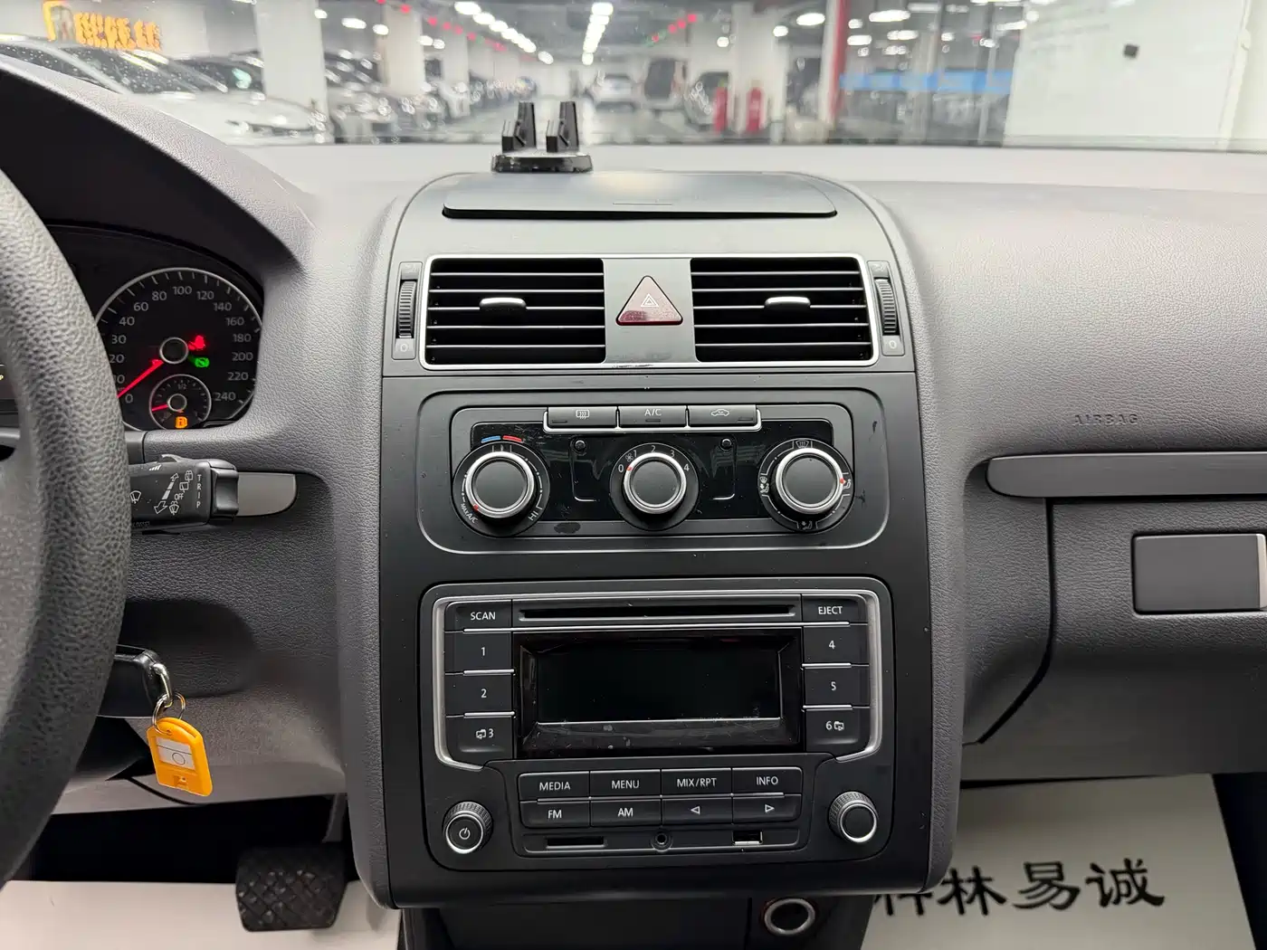 Volkswagen Touran 2015 1.4T DSG Comfort Edition 5-seater фото 9