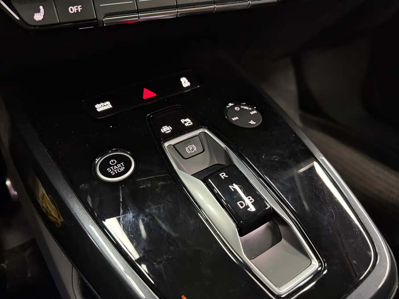 Photo 17 - Audi Q4 e-tron