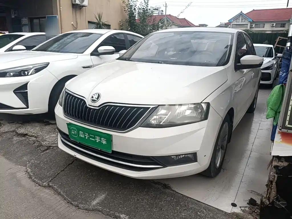 Фото 2 - Škoda Rapid