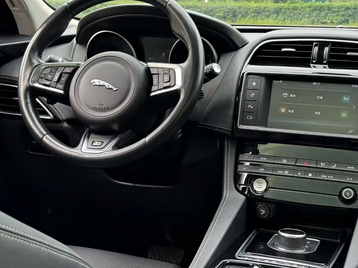 Jaguar F-PACE 2017 2016 3.0 SC 4WD R-Sport