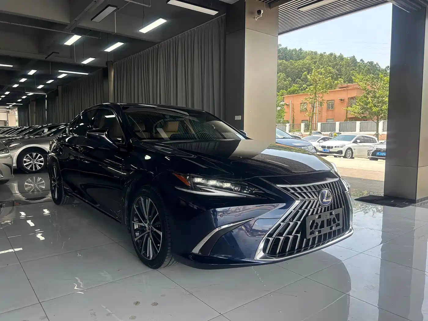 Фото 3 - Lexus ES