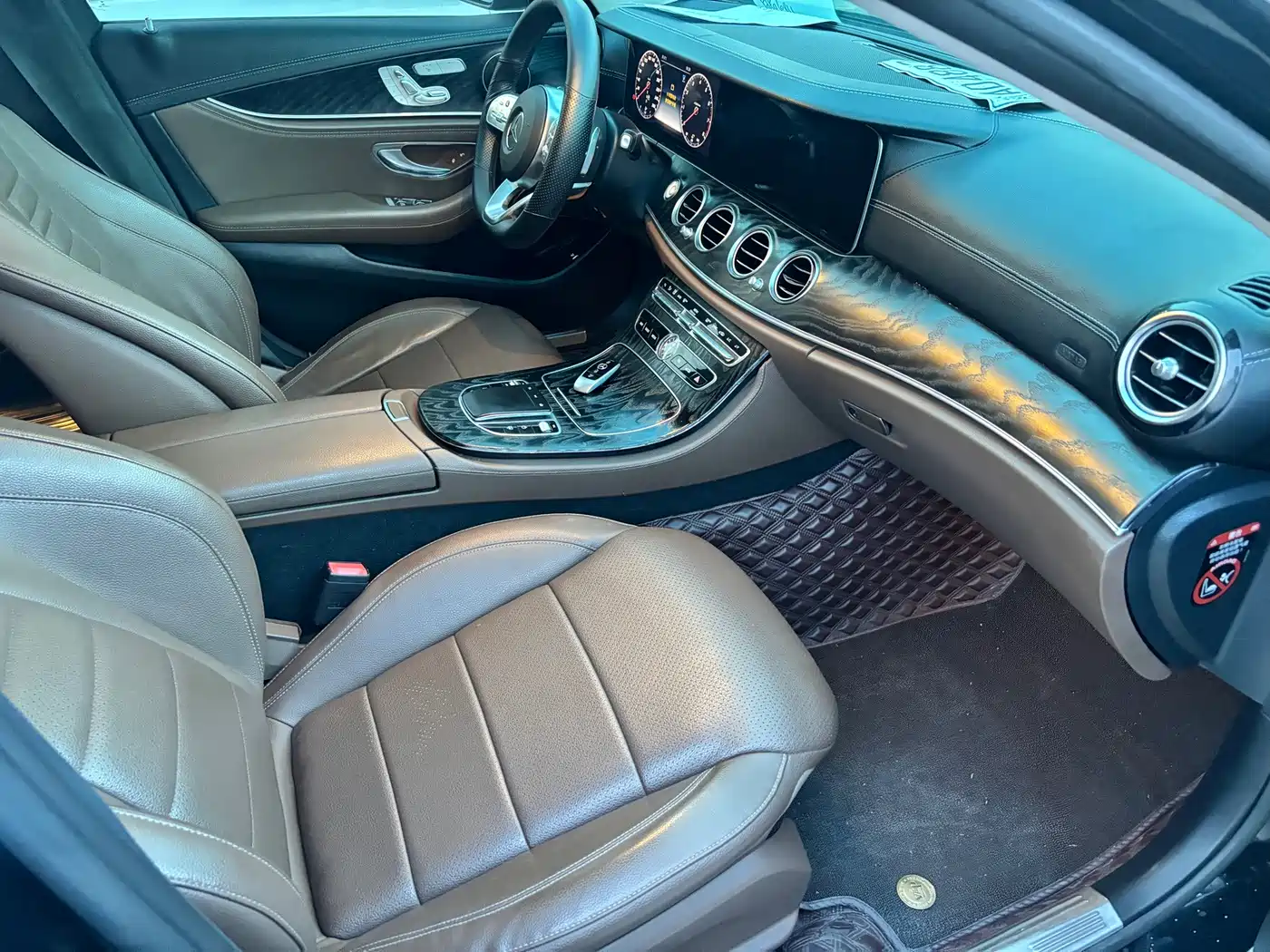 Фото 10 - Mercedes-Benz E-Class