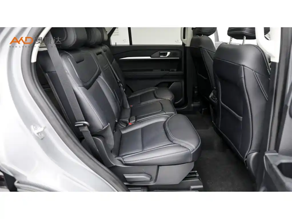 Фото 8 - Ford Explorer