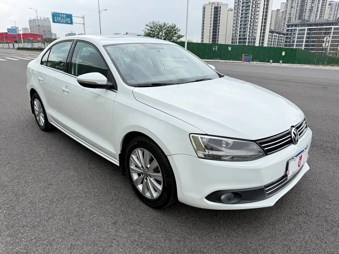 Volkswagen Sagitar 2014 Facelift 1.6L Automatic Comfort фото 3
