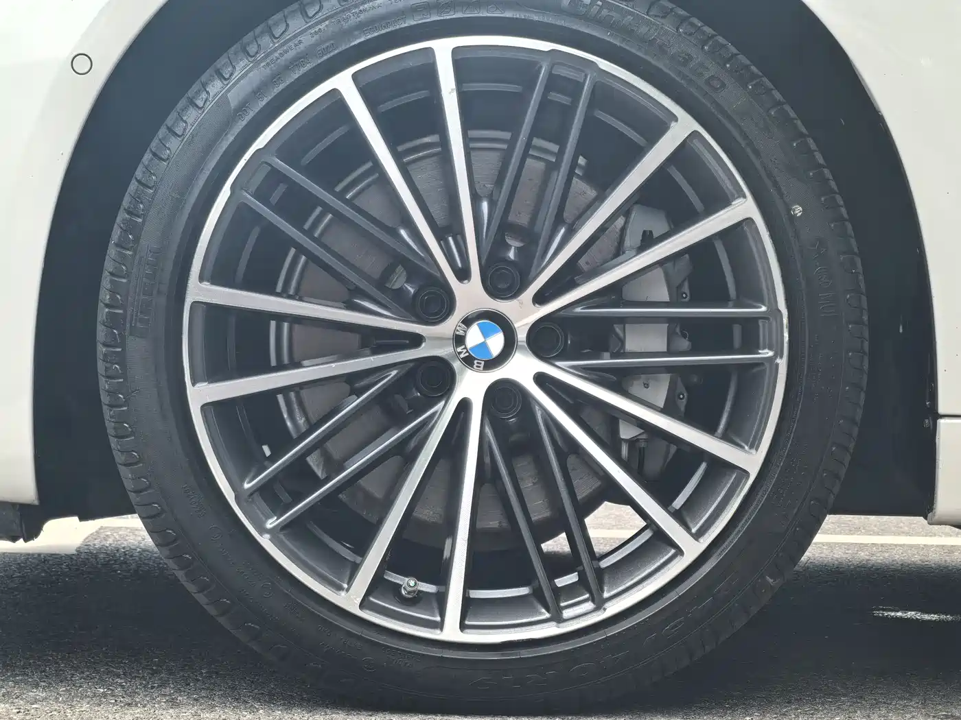 BMW 5 Series 2023 530Li Leading M Sport Package фото 4