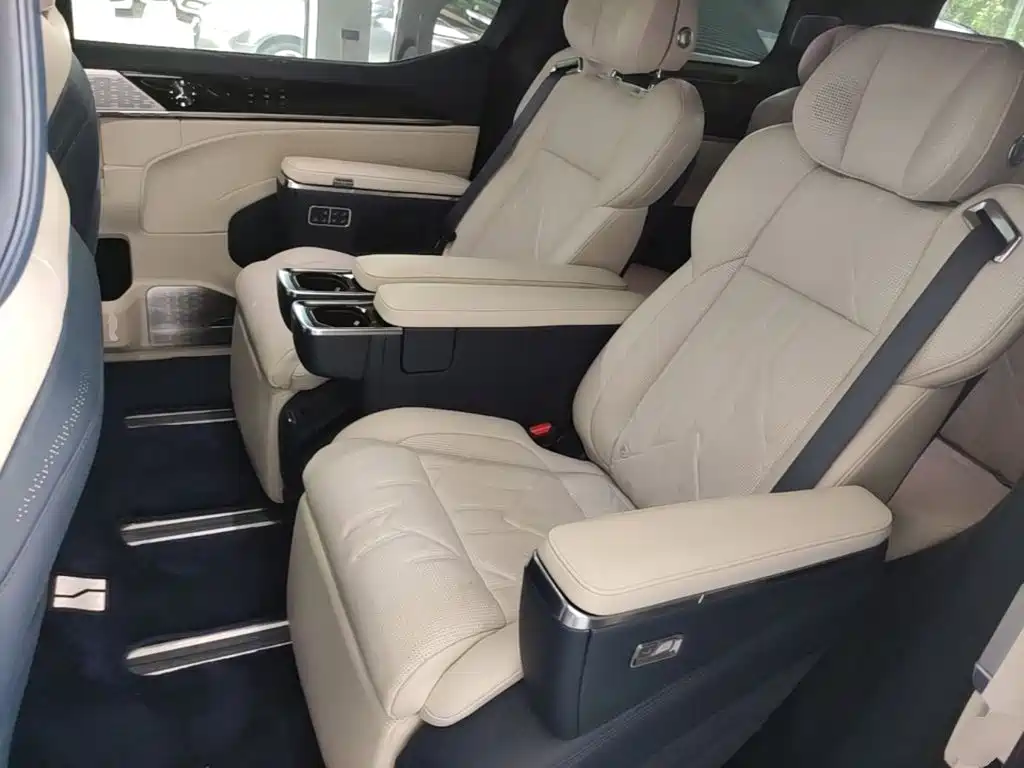 ZEEKR 009 2025 2024 6-seat Executive AWD 108kWh