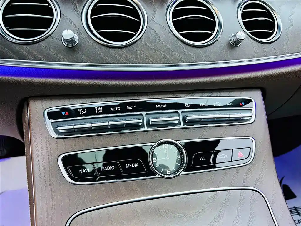 Mercedes-Benz E-Class 2020 E 300 L Fashion фото 14