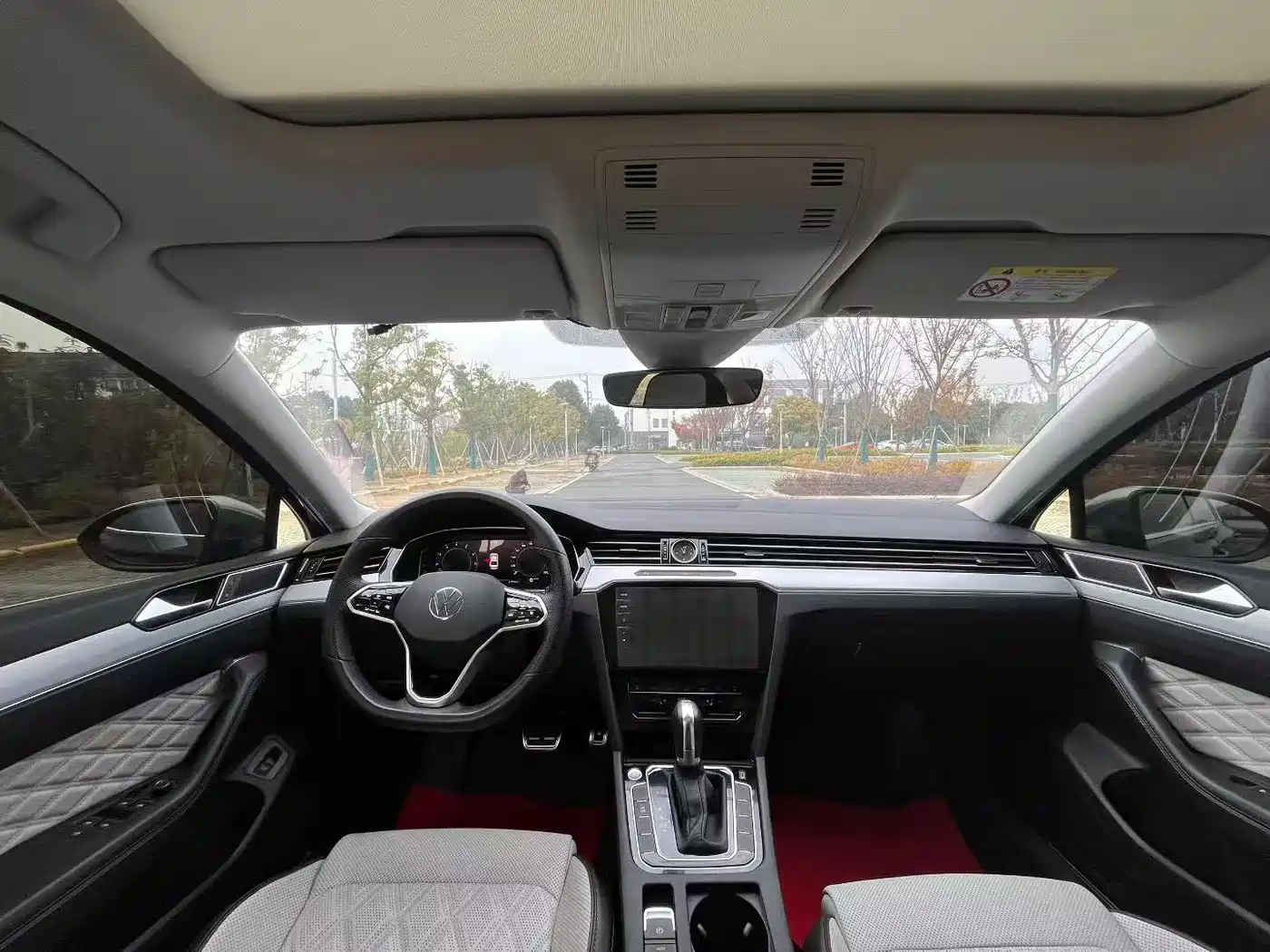 Volkswagen Magotan 2023 Model 2 Million Commemorative Edition 330TSI DSG Luxury фото 5