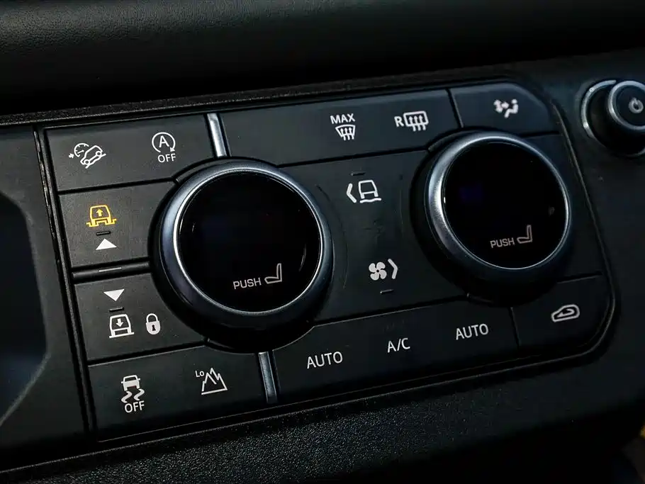 Land Rover Defender 2024 110 3.0T P400 X фото 19