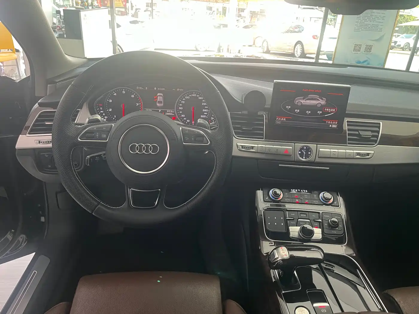Фото 8 - Audi A8