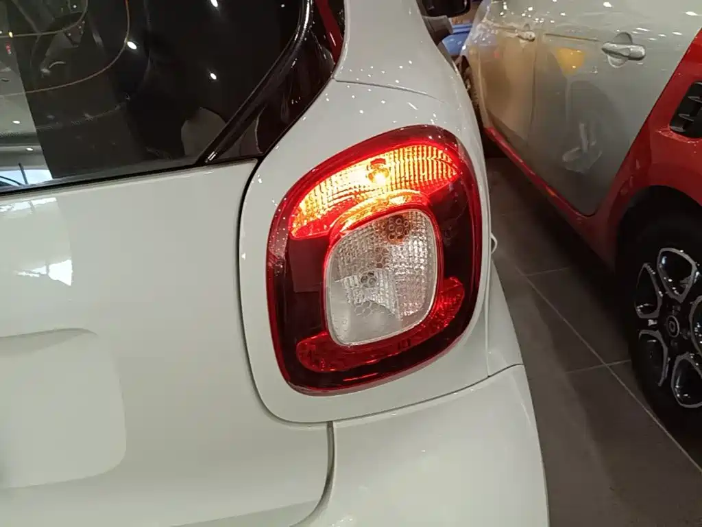 smart fortwo 2018 2018 1.0L 52kW Hardtop Agile Edition China V