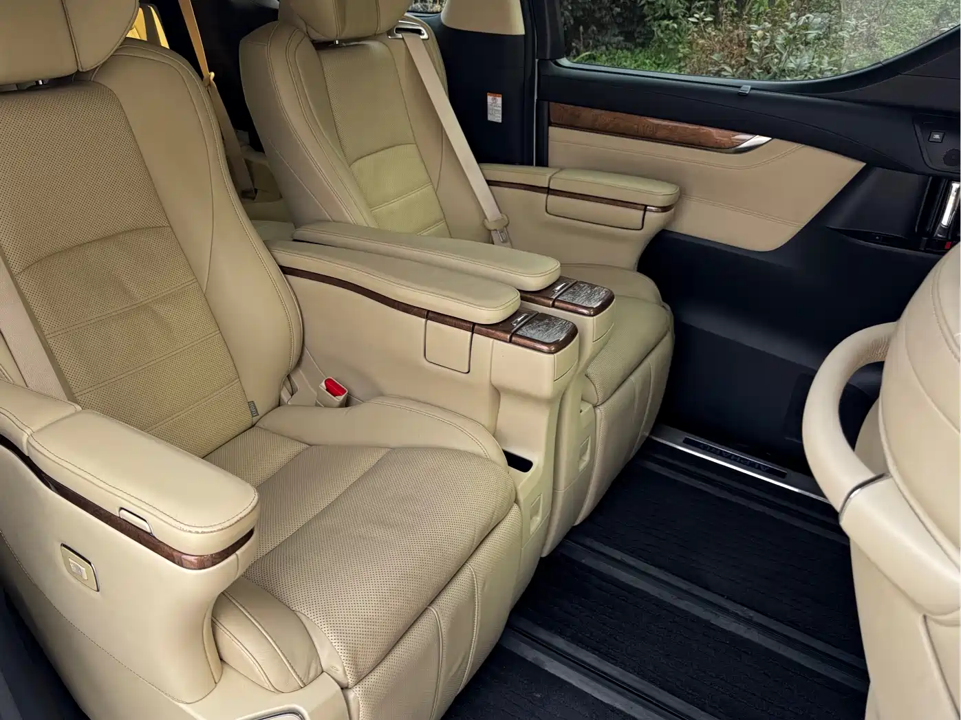 Toyota Alphard 2015 3.5L Premium Edition фото 8