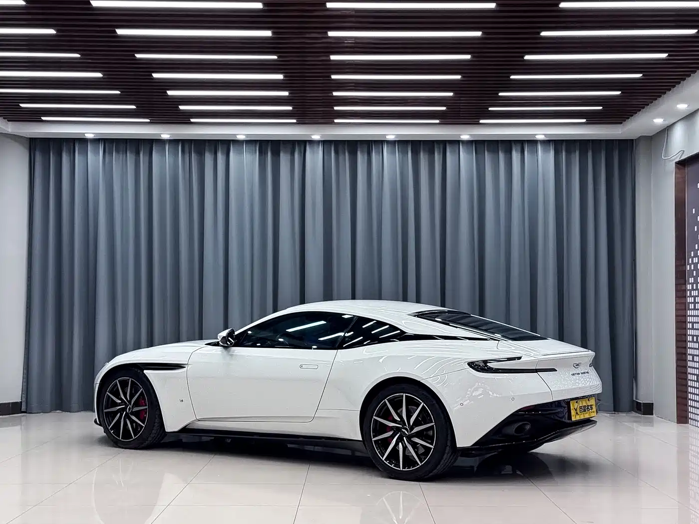 Aston Martin DB11 2018 2019 Model 4.0T V8 Coupe