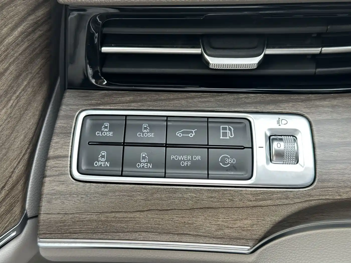 Roewe iMAX8 EV 2024 2025 1.5T DMH Land Luxury Edition