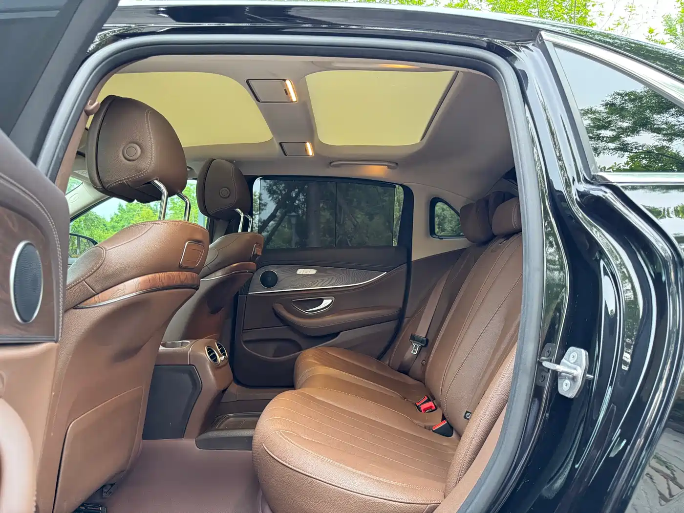 Mercedes-Benz E-Class 2016 E 300 L Fashion Type фото 5