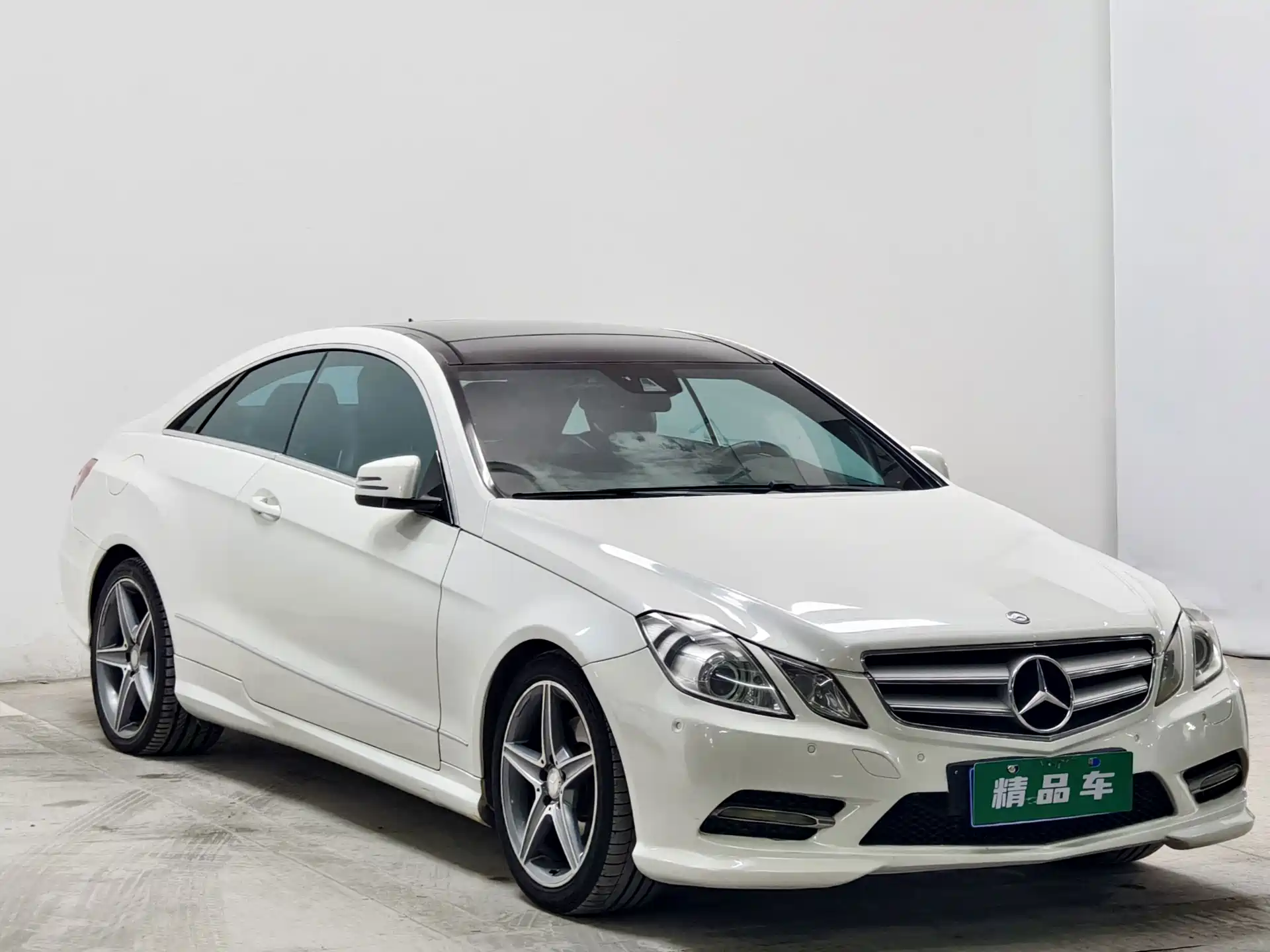 Фото 3 - Mercedes-Benz E-Class (Import)