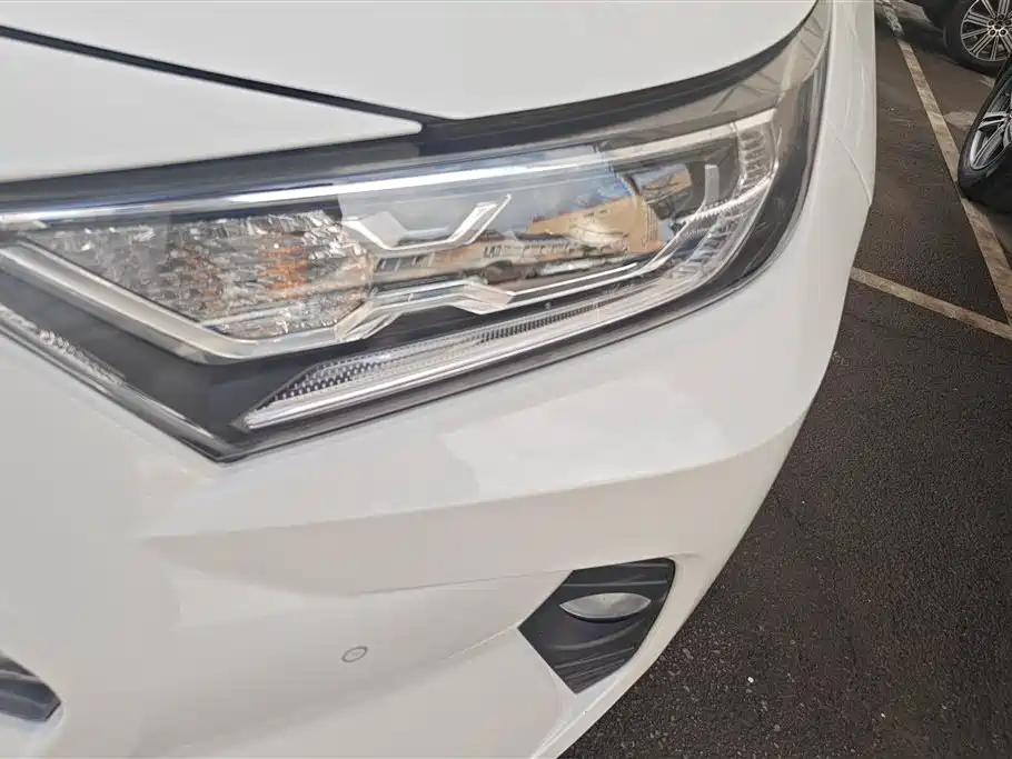 Toyota RAV4 Rongfang 2020 2.0L CVT 4WD Premium Edition фото 5