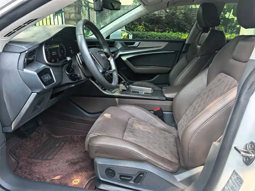 Фото 10 - Audi A7L