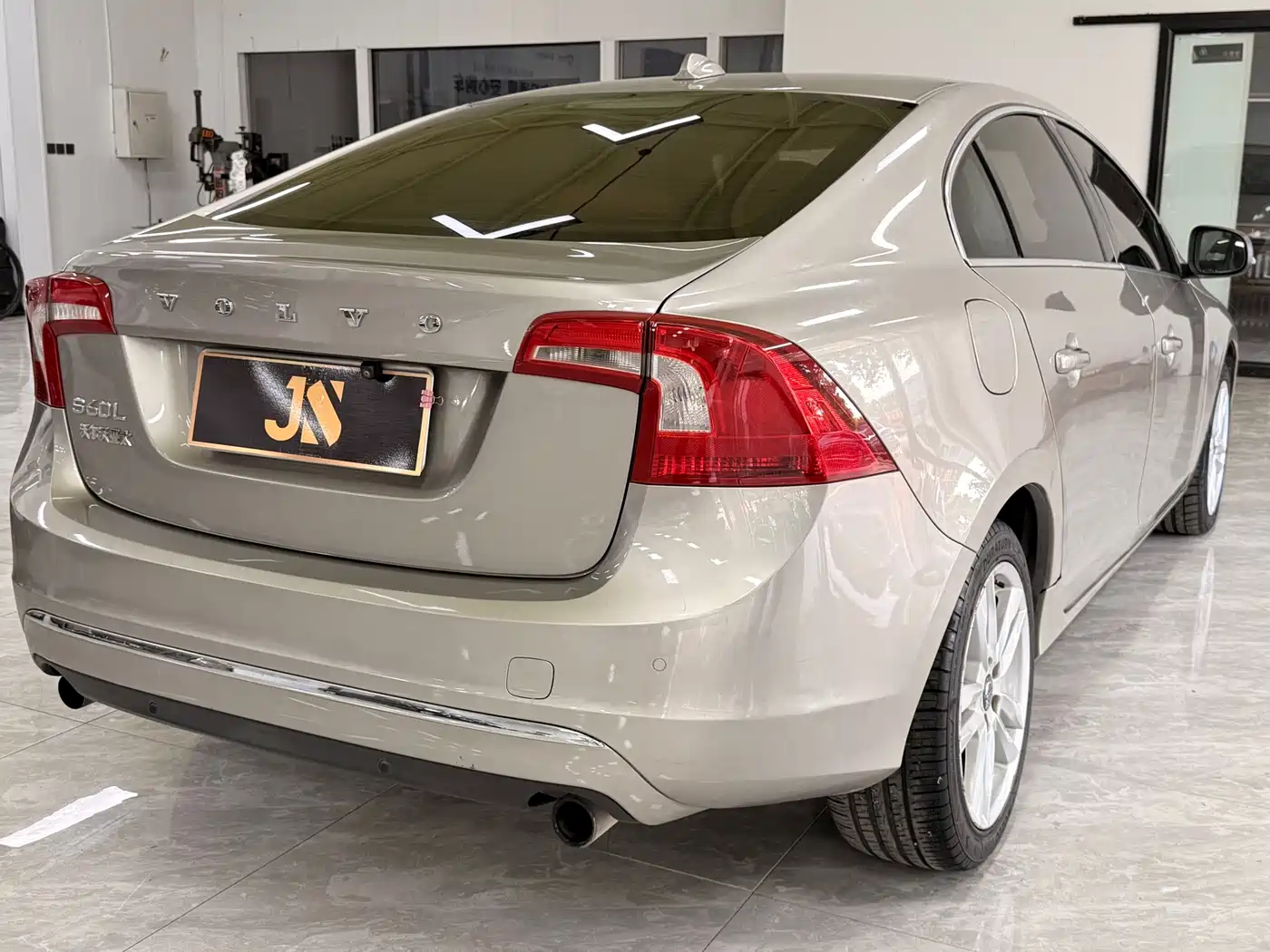 Фото 9 - Volvo S60