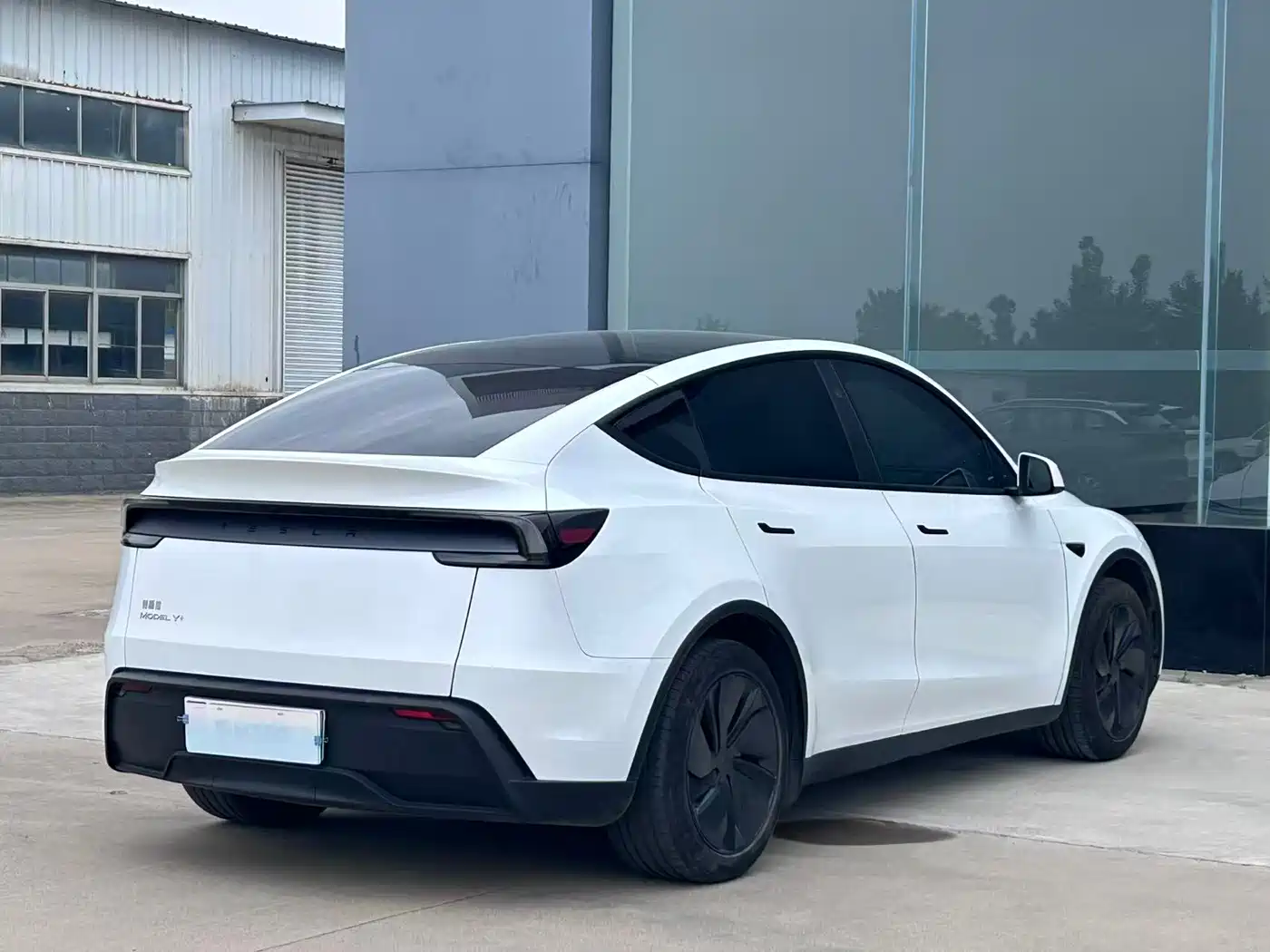 Tesla Model Y 2025 Model Long Range All-Wheel Drive Launch Edition фото 7