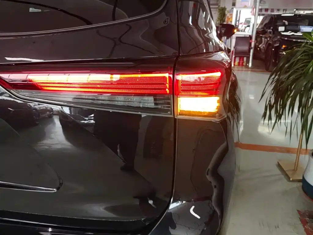 Toyota Crown Kluger 2023 2.5L HEV AWD Premium Edition фото 8