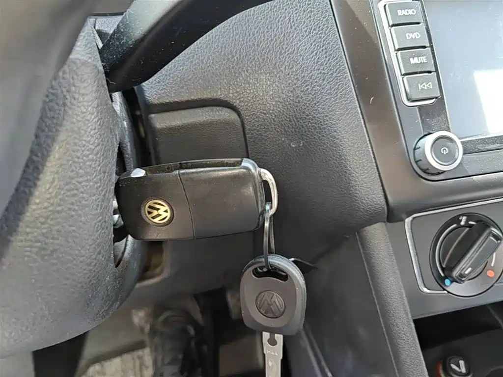 Volkswagen Polo 2014 1.6L Automatic Comfort Edition фото 9