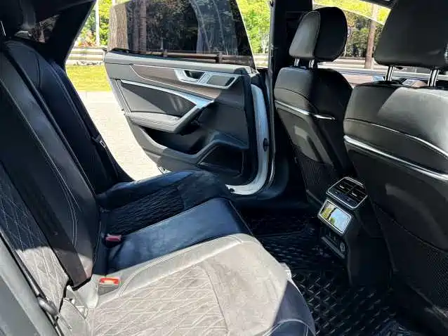 Audi A7L 2022 2022 55 TFSI quattro S-line Zhiyuan Crystal Package