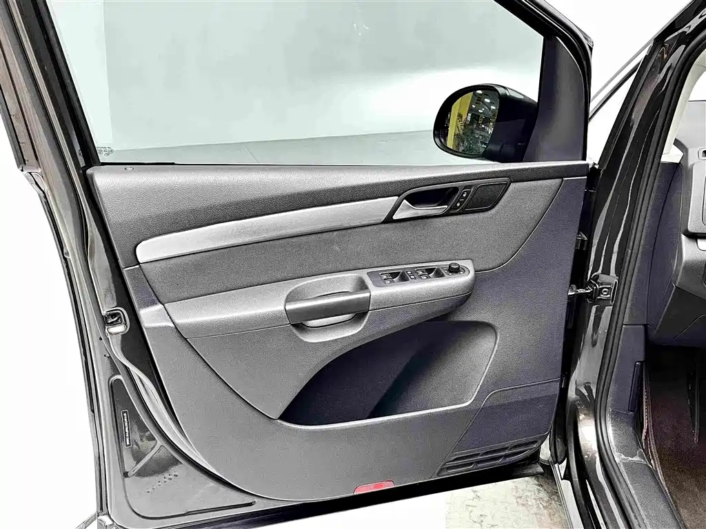 Фото 8 - Volkswagen Sharan