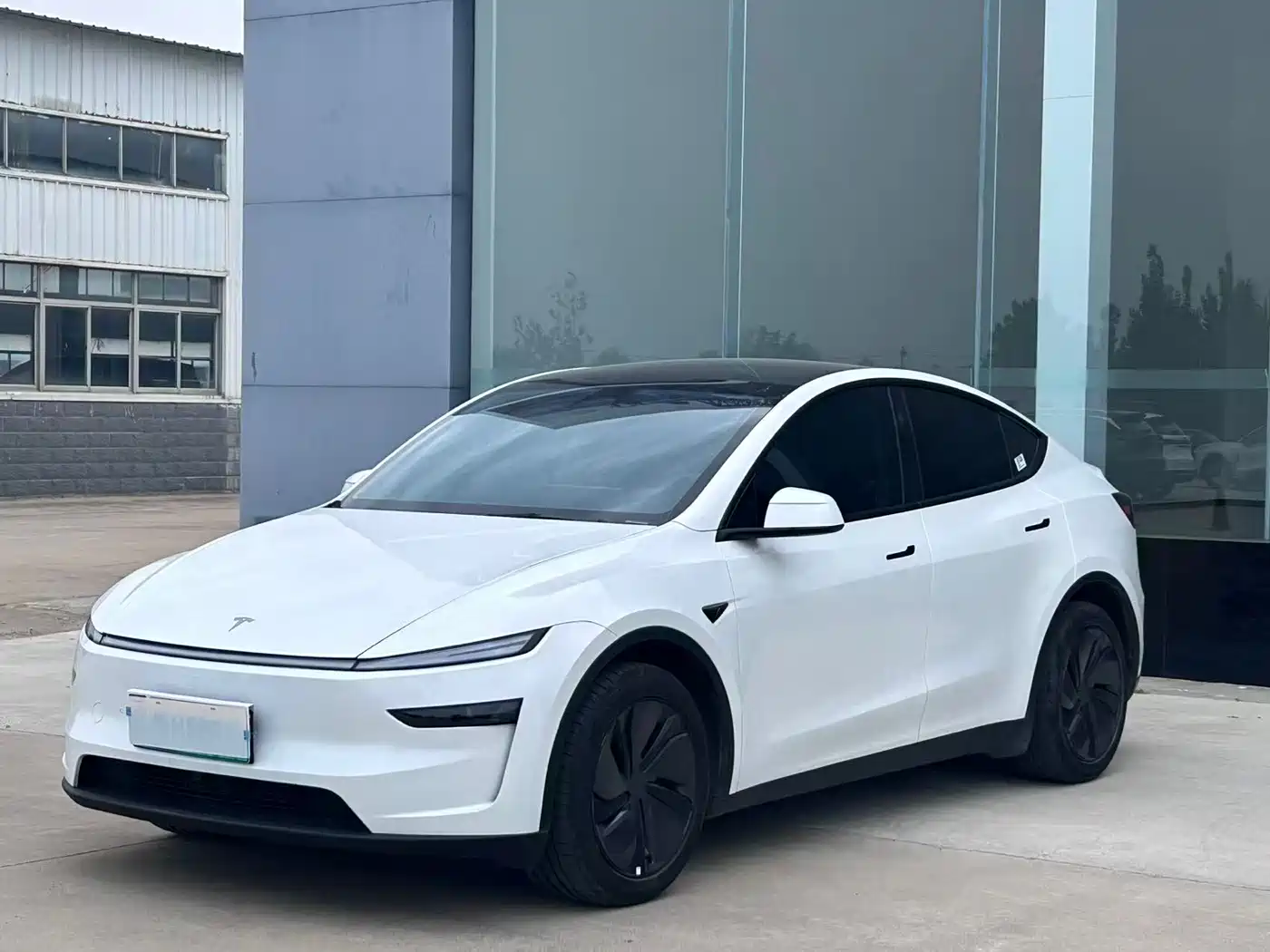 Tesla Model Y 2025 Model Long Range All-Wheel Drive Launch Edition фото 3