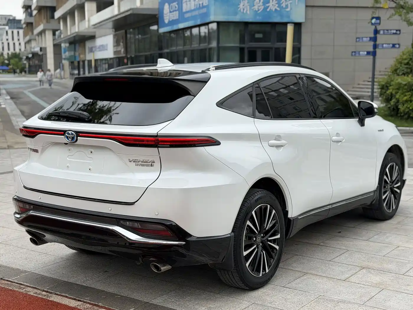 Photo 6 - Toyota Venza