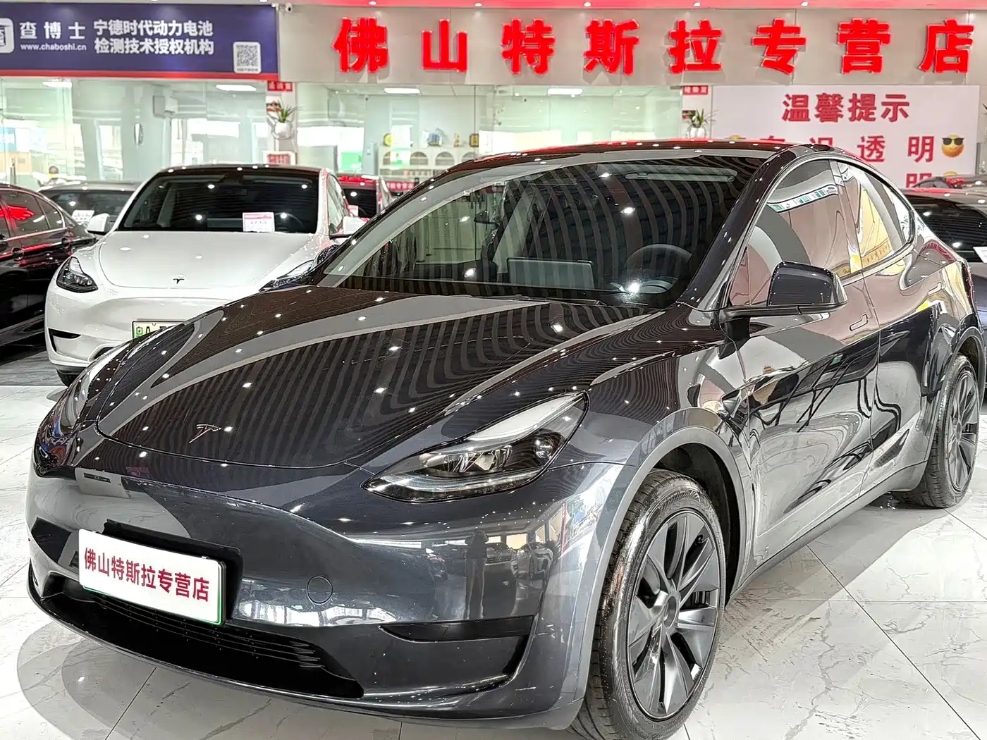 Tesla Model Y 2024