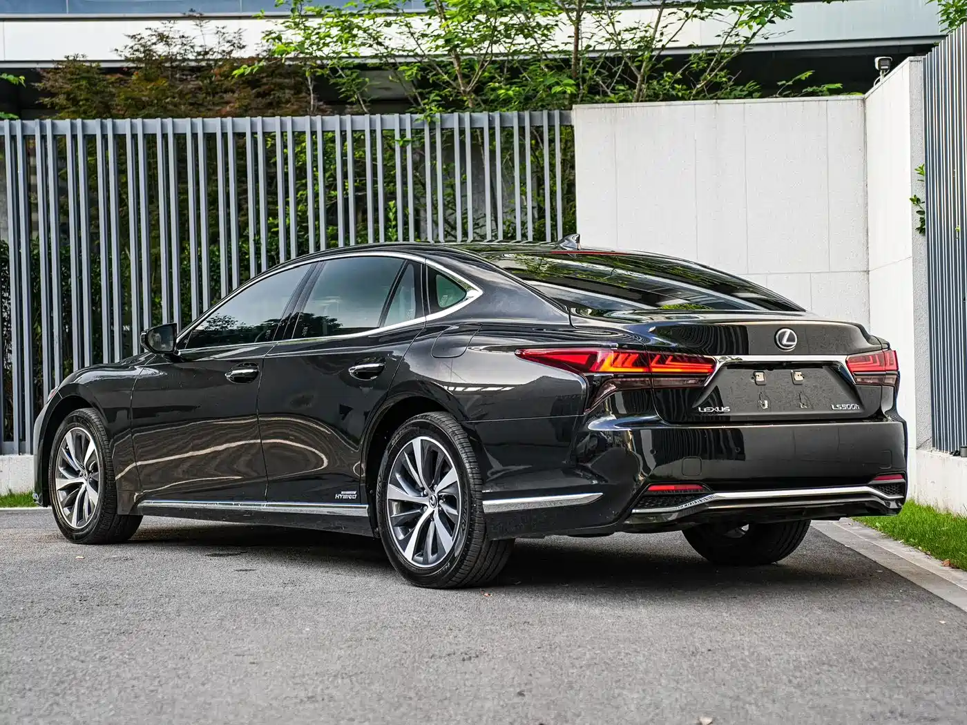 Lexus LS 2021 500h Excellence Edition фото 6