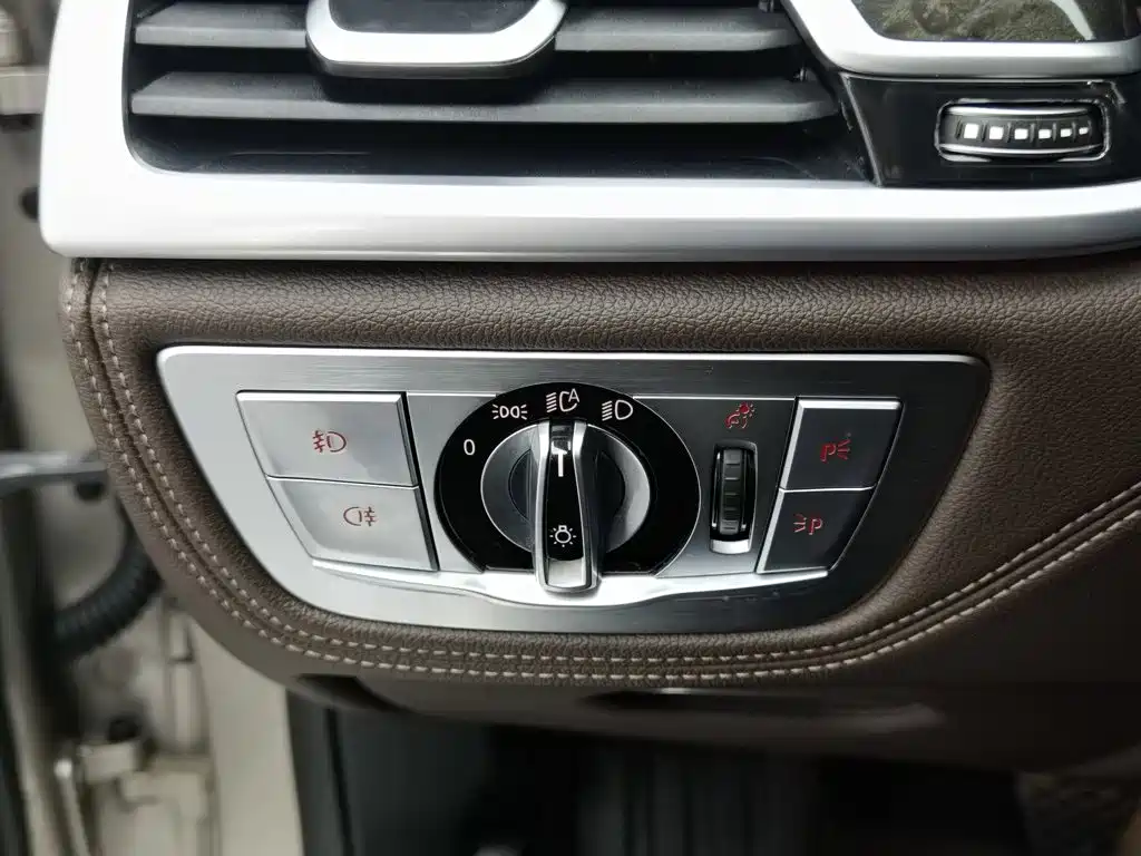 Photo 21 - BMW 7 Series