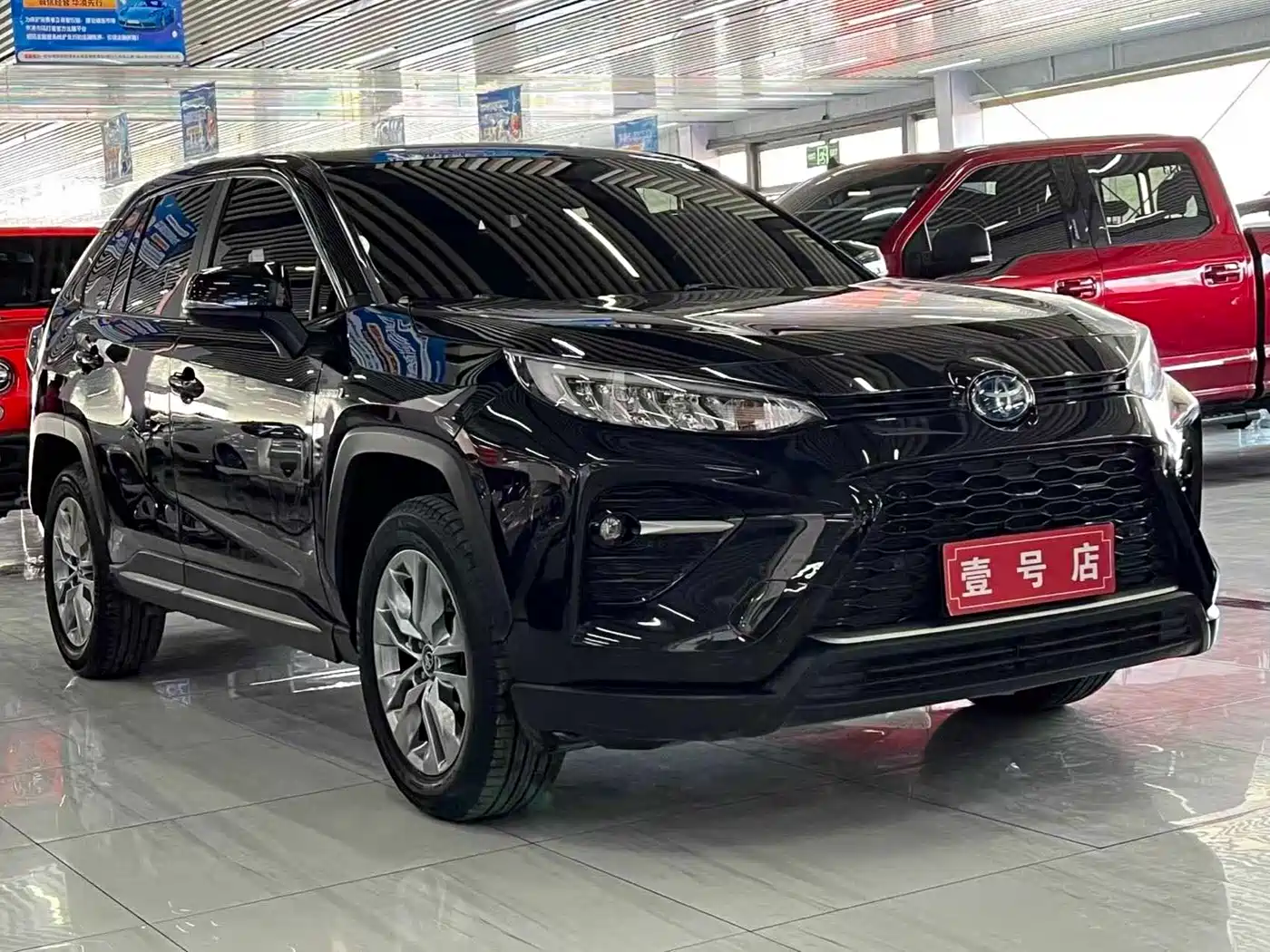 Toyota Wildlander 2021 Hybrid 2.5L E-CVT AWD Luxury Edition фото 3