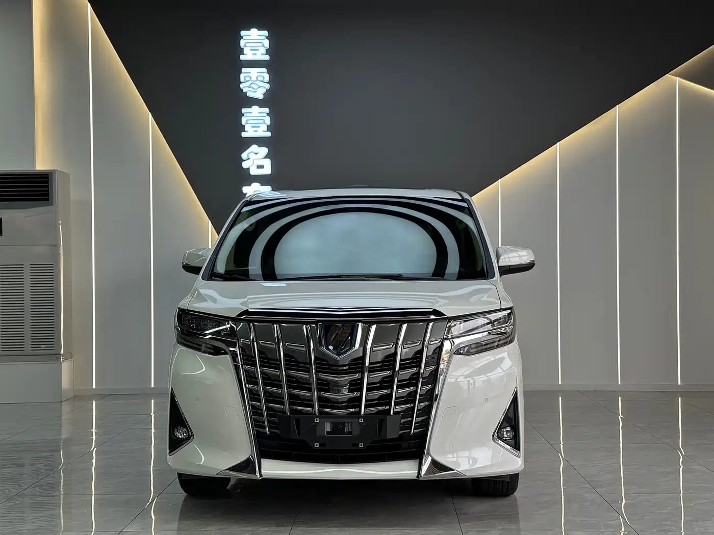 Toyota Alphard 2021 Hybrid 2.5L Premium фото 2